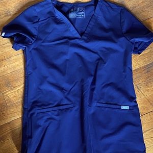 Like new figs scrub top